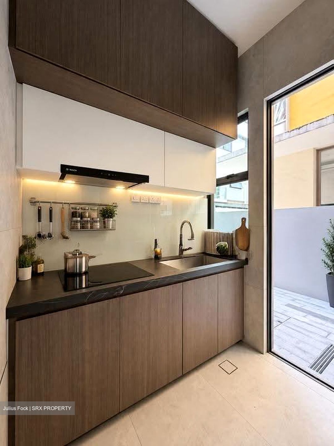 East Coast Avenue (D15), Terrace #613312751
